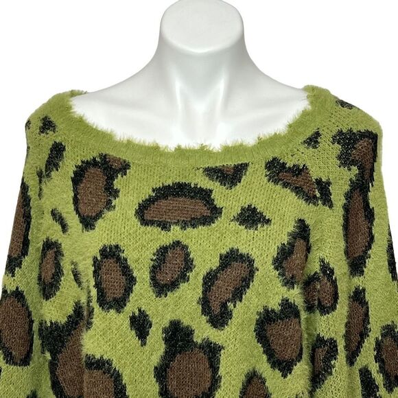 Umgee green and brown leopard print fuzzy crew neck sweater size M - Picture 2 of 13